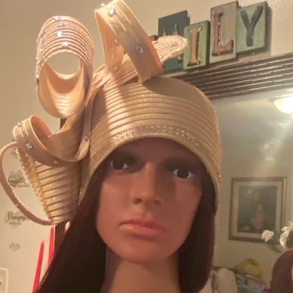 Susanna Accessories - NWT SUSANNA GOLD ADORNED WITH RHINESTONES AND DESIGN ON SIDE